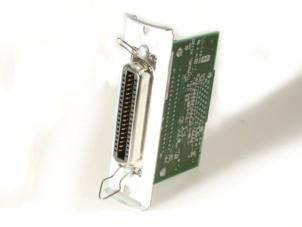 Computerschnittstellen-Karte mit einem Centronics-ähnlichen Parallelport-Stecker auf einer grünen Leiterplatte.