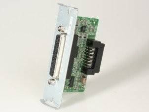 Nahaufnahme einer Computer-Hardware-Connector-Adapterkarte mit einem Metall-D-Sub-Anschluss und schwarzem Header auf einer grünen Leiterplatte.