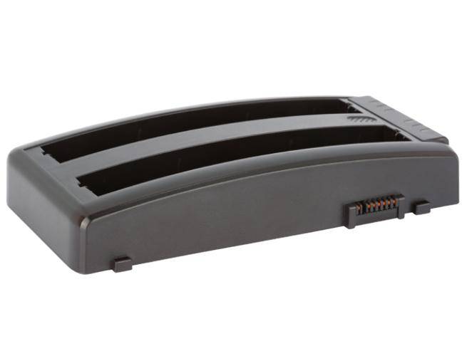 Schwarze wiederaufladbare Batterie mit zwei freiliegenden Kontaktschienen, auf weißem Hintergrund dargestellt.