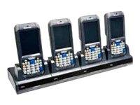 Vier Smartphones aufrecht in einer Ladestation auf schwarzer Basis angedockt.