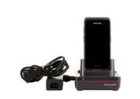 Ein schwarzes Smartphone, aufrecht auf einer Ladestation angebracht, mit aufgewickeltem Stromkabel und Adapter auf weißem Hintergrund.