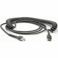 Aufgerolltes schwarzes Datenkabel mit zwei verschiedenen Steckverbindern auf weißem Hintergrund.