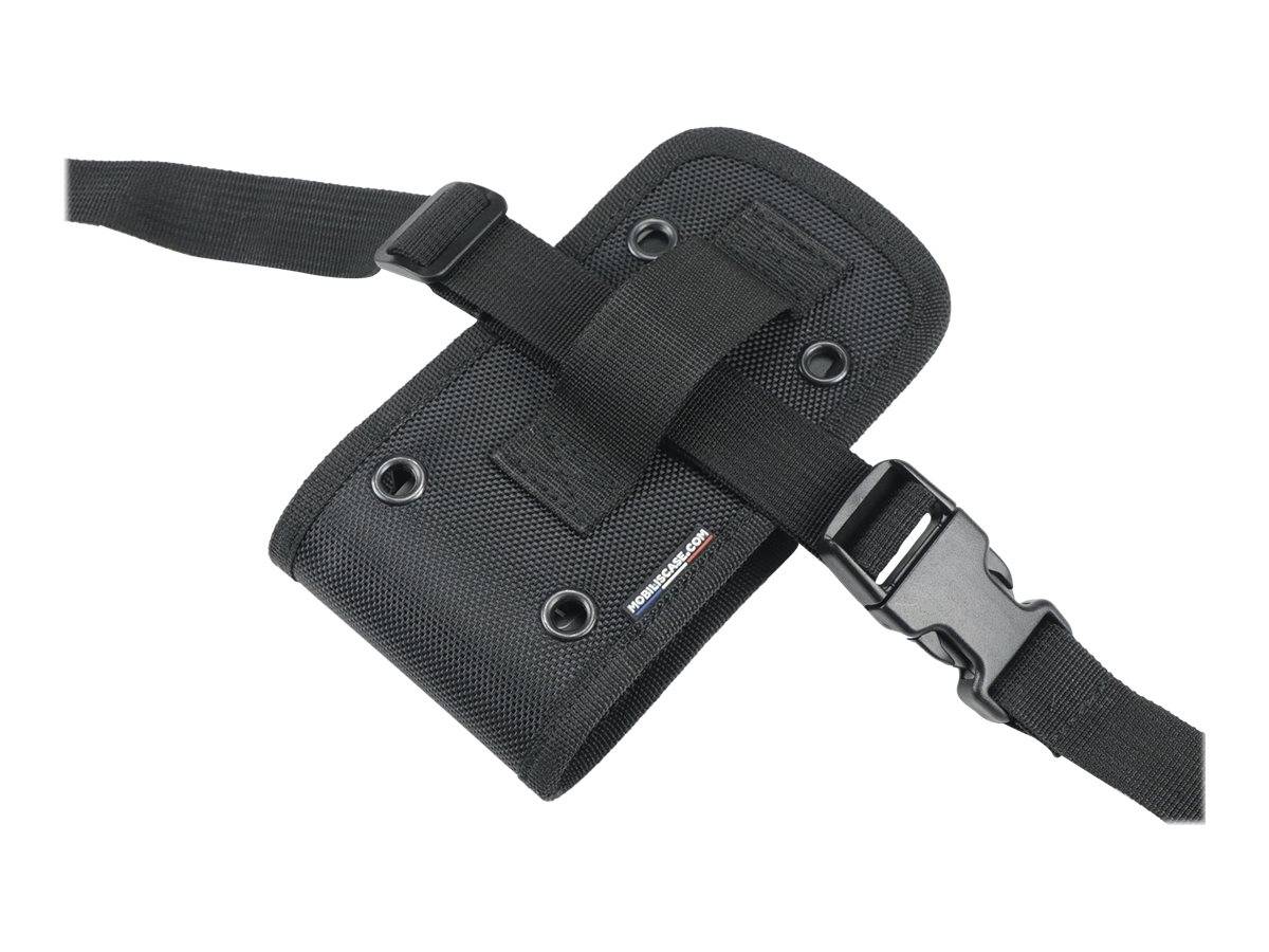 Schwarzer Nylon-Taktiktasche mit Riemen und Schnalle, isoliert auf weißem Hintergrund dargestellt.