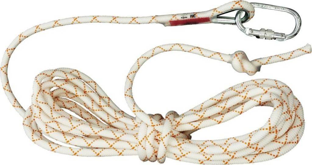 Kletterseil mit einem angebrachten Metallkarabiner, ordentlich aufgerollt auf weißem Hintergrund.