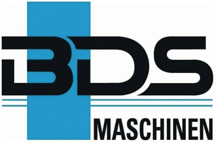 Logo von 'BDS Maschinen' mit fetten Buchstaben 'BDS', die teilweise über einem blauen Quadrat liegen. Das Wort 'Maschinen' steht in Großbuchstaben darunter.