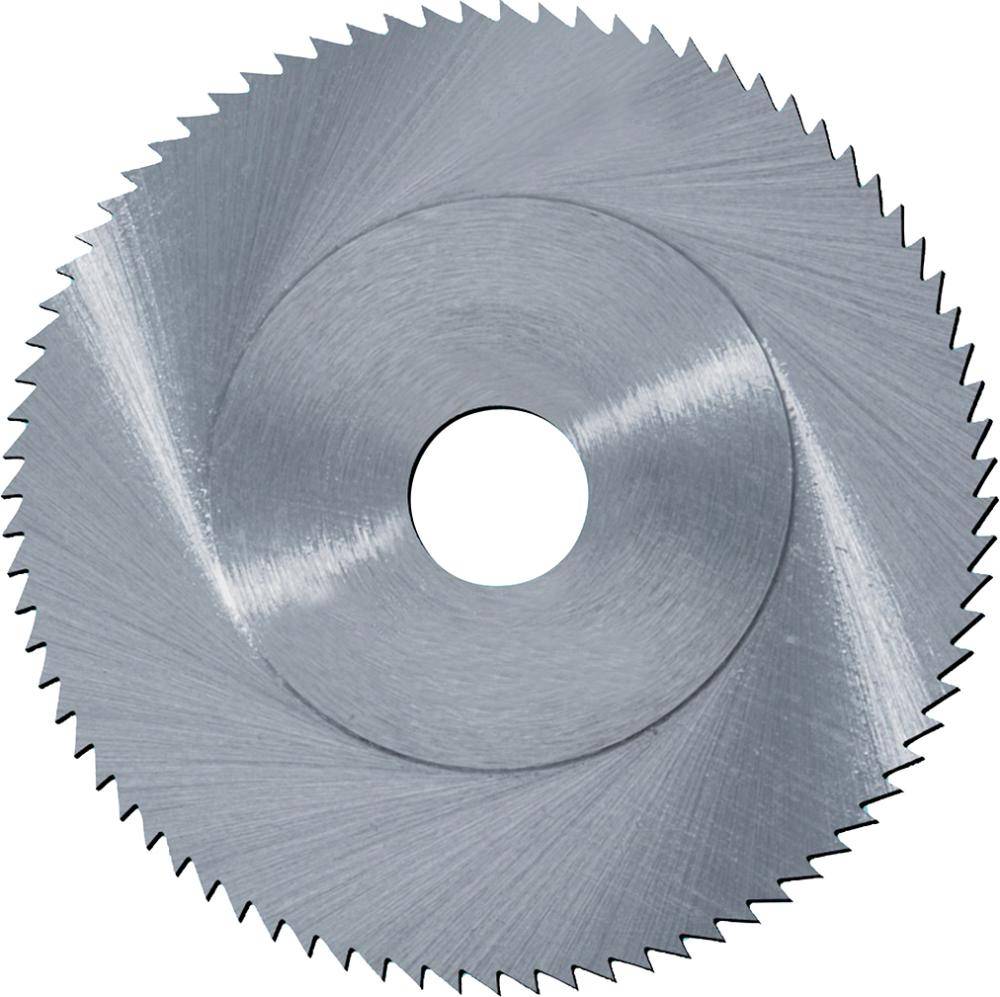 Nahaufnahme eines kreisförmigen Metallsägeblatts mit feinen Zähnen und einem Mittenloch auf weißem Hintergrund.