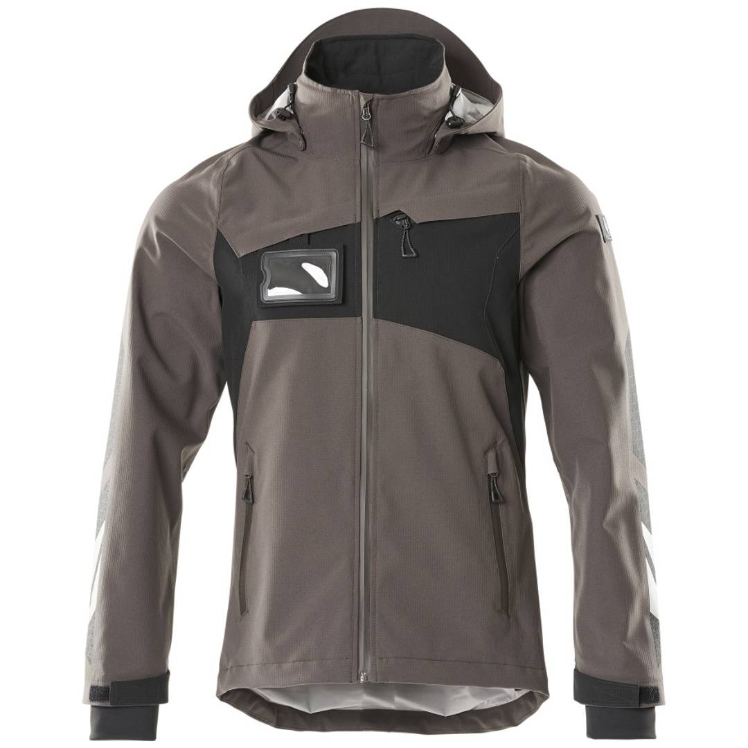 Grau-schwarze Kapuzenjacke mit Frontverschluss, Reißverschlusstaschen und einer Brusttasche, Vorderansicht auf weißem Hintergrund gezeigt.