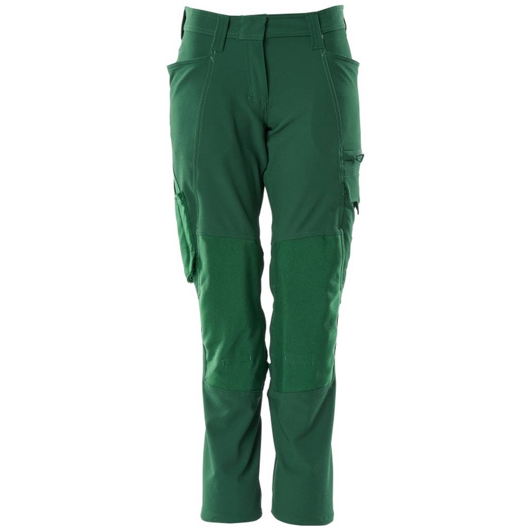 Grüne Cargohose gezeigt in Vorderansicht auf weißem Hintergrund, mit mehreren Taschen und verstärkten Kniekissen.