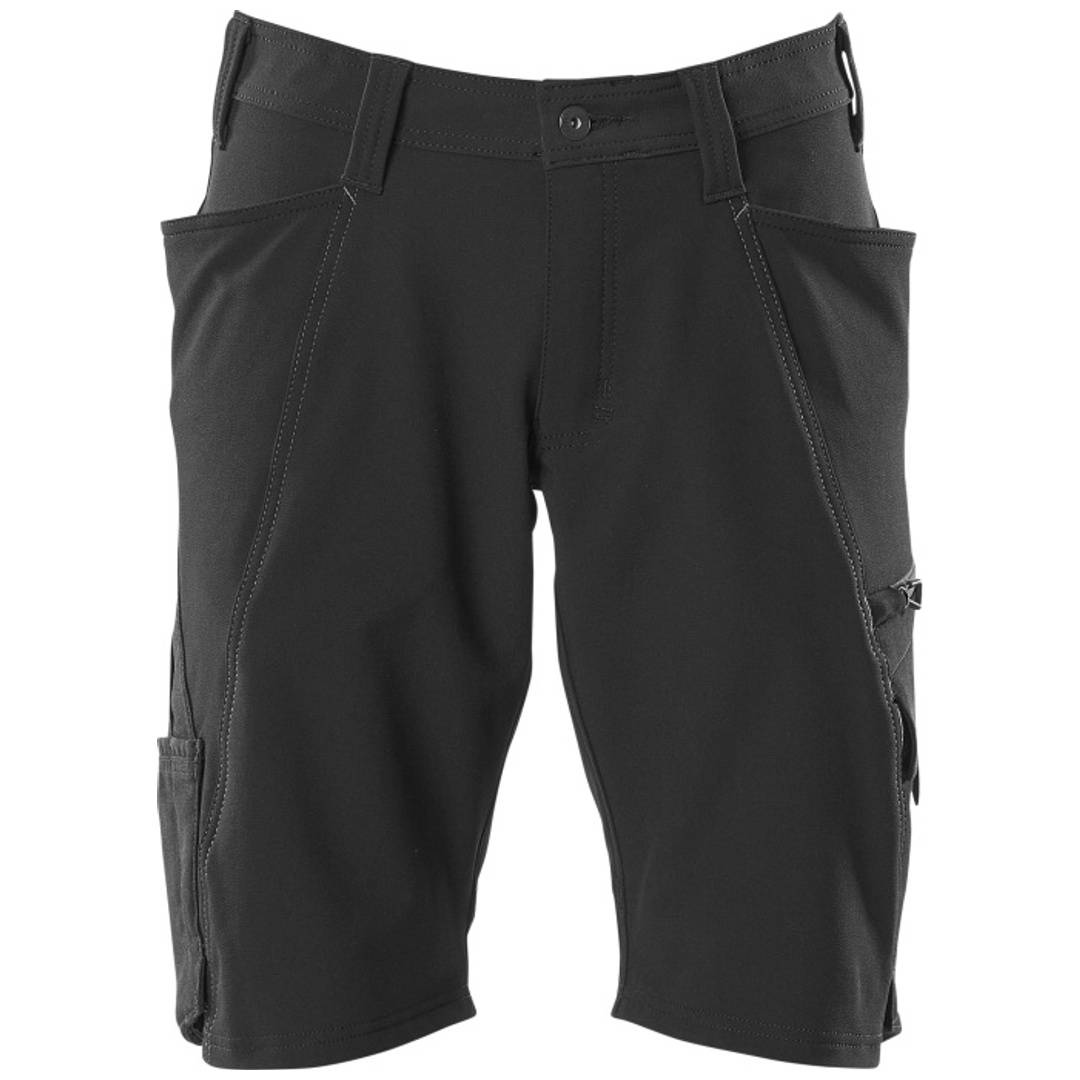 Schwarze Herren-Cargo-Shorts mit mehreren Seitentaschen, Vorderansicht auf einfachem weißem Hintergrund.
