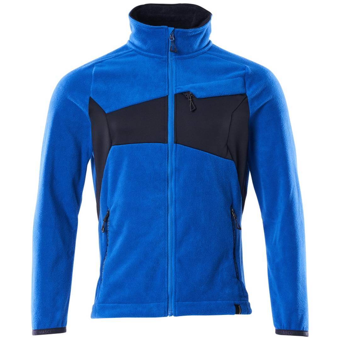 Blauer Fleece-Jacke mit Reißverschluss und schwarzen Brustpaneelen sowie Stehkragen, Vorderansicht auf weißem Hintergrund gezeigt.