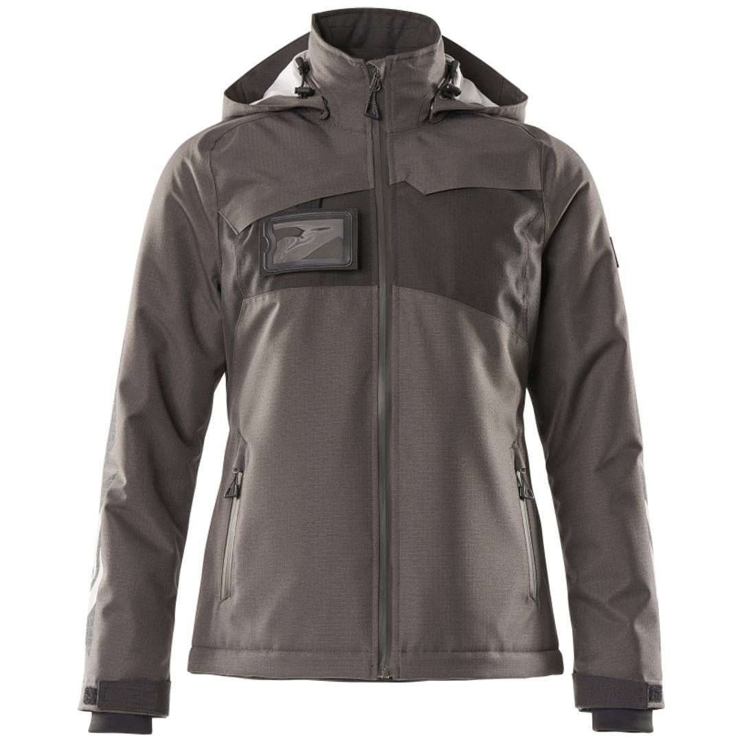 Grauer Kapuzenzipjacke mit hohem Kragen, Brusttasche und Seitentaschen auf weißem Hintergrund.