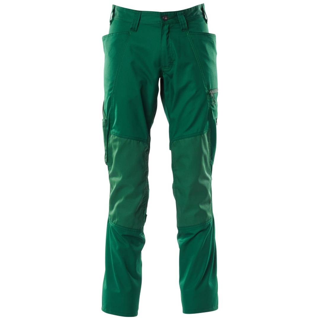 Grüne Cargo-Arbeitshose von vorne auf weißem Hintergrund mit mehreren Taschen und verstärkten Knien.