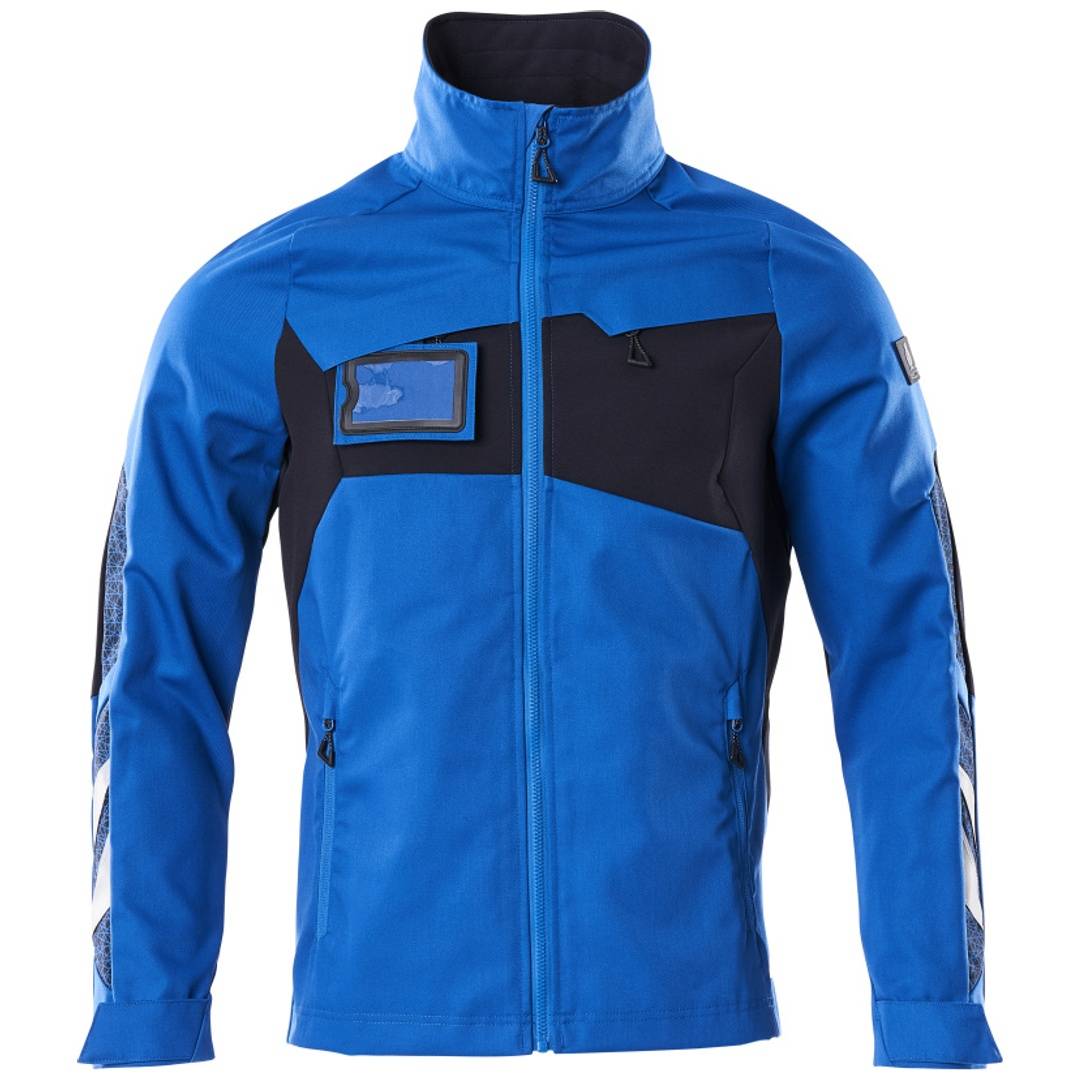 Blauer Reißverschluss-Jacke mit schwarzen Schulterpaneelen und einer Brusttasche, Vorderansicht auf weißem Hintergrund.