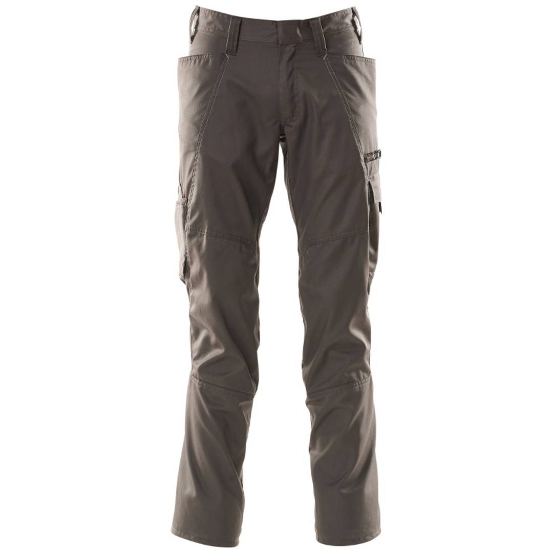 Braune Cargohose mit Seitentaschen, Vorderansicht auf weißem Hintergrund.
