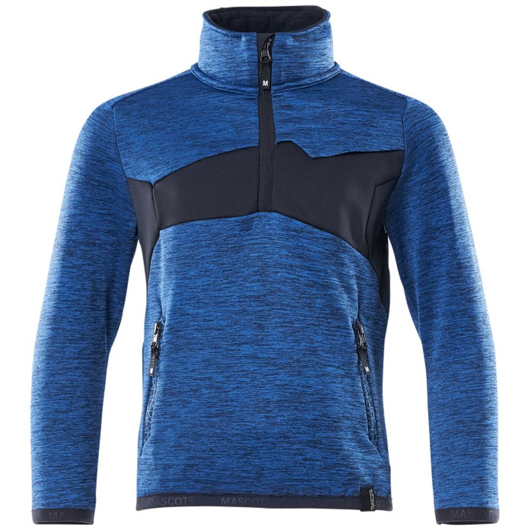 Blauer Herren-Fleece-Pullover mit Viertel-Reißverschluss mit schwarzem Brustpanel und Reißverschlusstaschen an der Seite, Vorderansicht auf weißem Hintergrund.