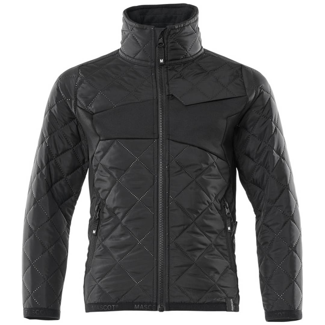 Schwarze gesteppte Jacke mit Reißverschluss und hochem Kragen, Vorderansicht auf einfachem weißem Hintergrund.