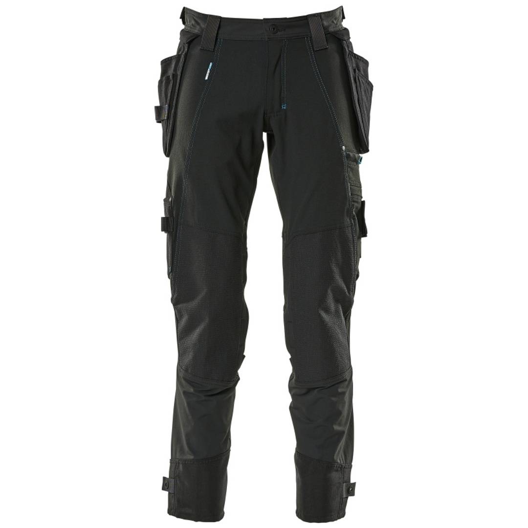 Schwarze taktische Cargohose mit mehreren Seitentaschen und verstellbaren Riemen, Vorderansicht auf weißem Hintergrund.
