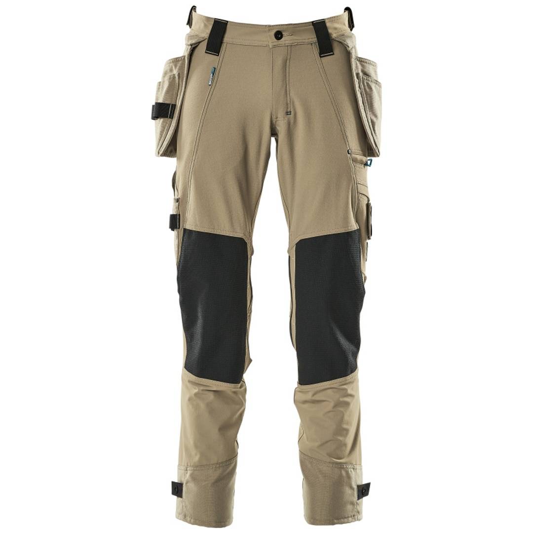 Tan und schwarze Arbeitshosen mit verstärkten Knien, Cargo-Taschen und Utility-Riemen, Vorderansicht auf weißem Hintergrund.