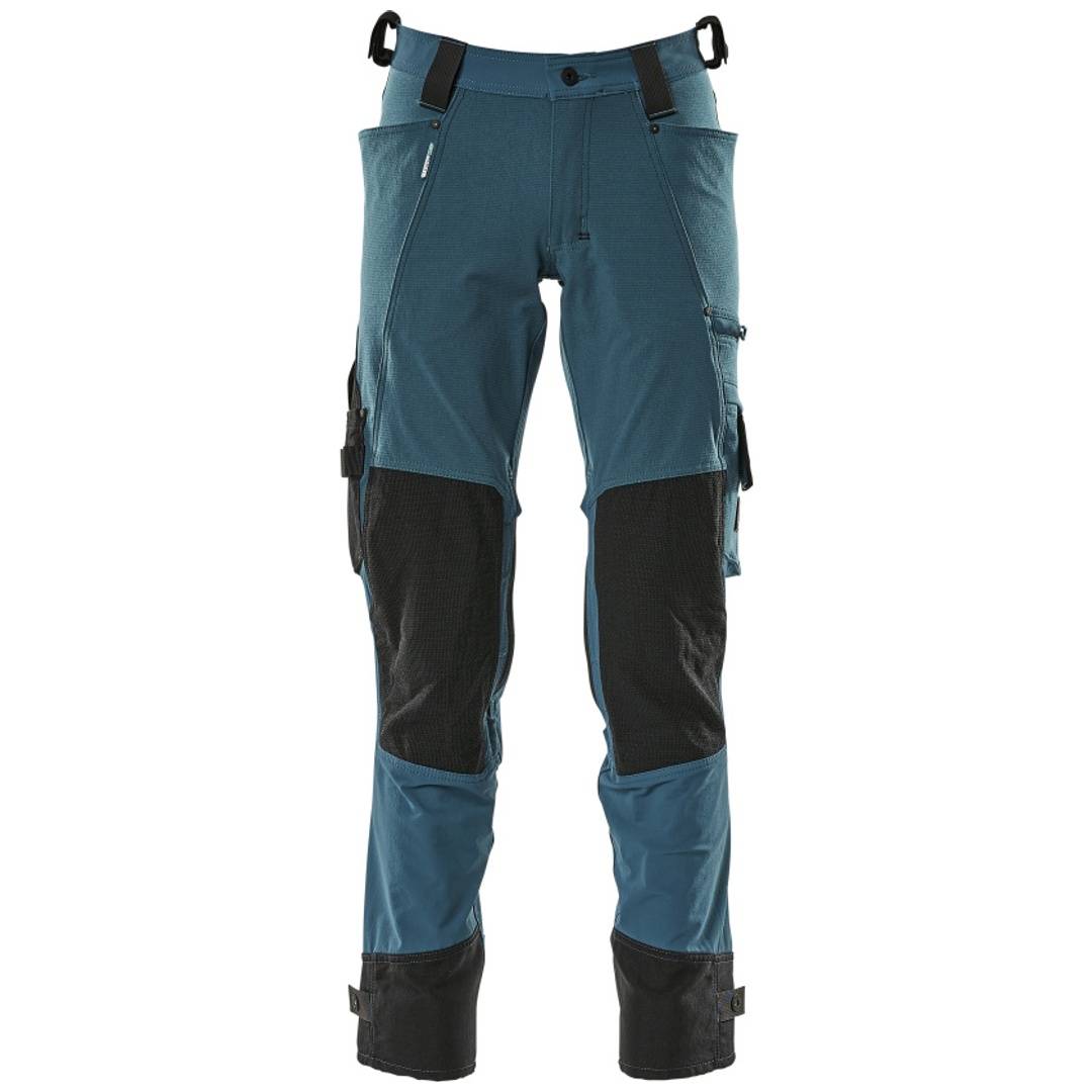 Blau und schwarze Arbeitshosen mit verstärkten Knien und Cargotaschen, Vorderansicht auf weißem Hintergrund.