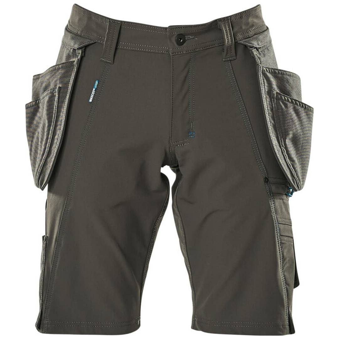 Dunkelgraue Cargoshorts mit mehreren großen Seitentaschen und sichtbaren Nähten, Vorderansicht auf weißem Hintergrund.