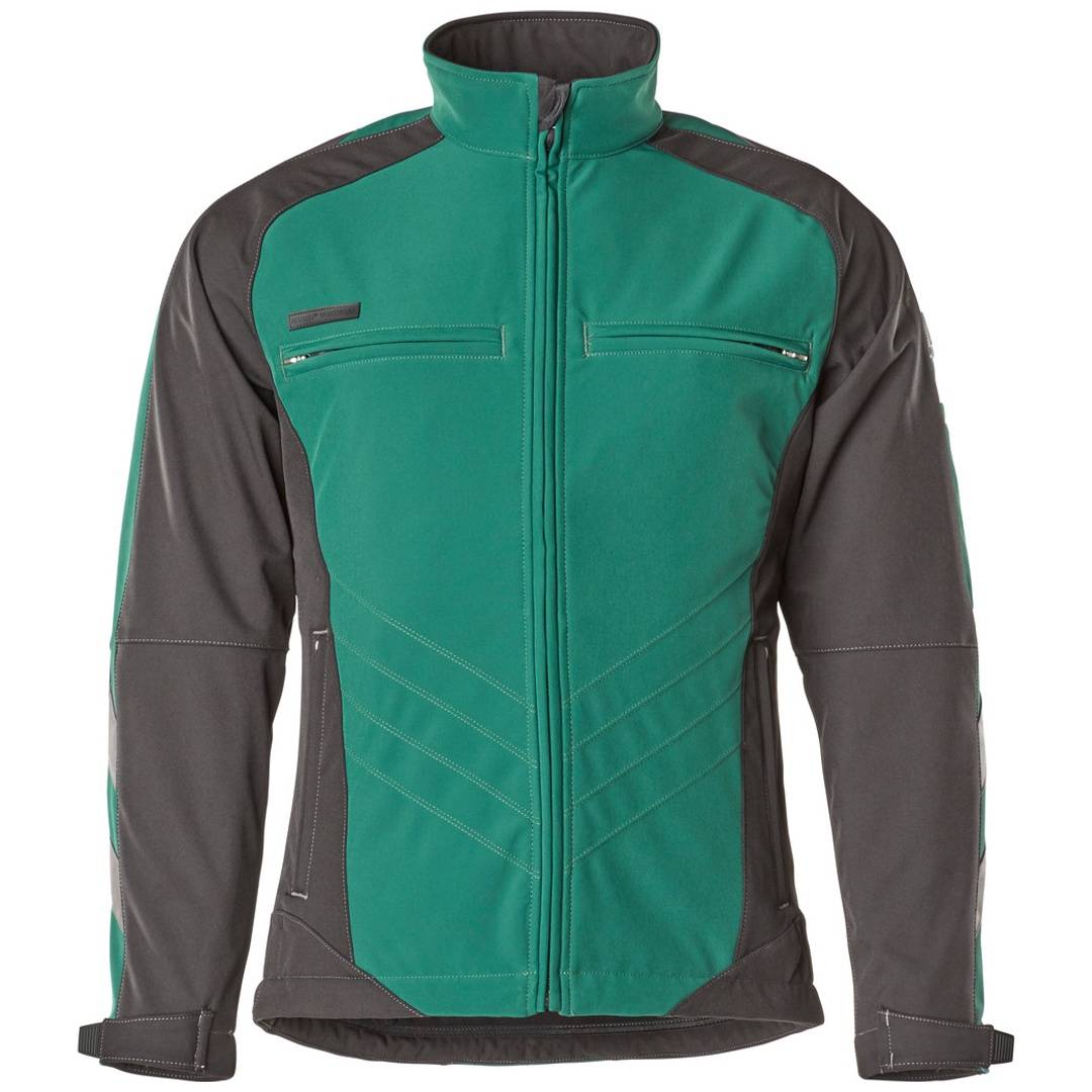 Grüne und dunkelgraue Outdoor-Jacke mit Reißverschluss und hohem Kragen, mit Brust- und Seitentaschen mit Reißverschluss, in Vorderansicht auf weißem Hintergrund.