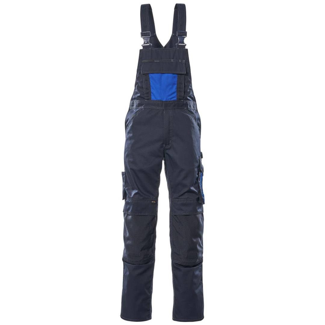 Dunkelblaue Latzoveralls mit Schultergurten, einem blauen Brustfeld und mehreren Cargotaschen, Vorderansicht auf weißem Hintergrund.