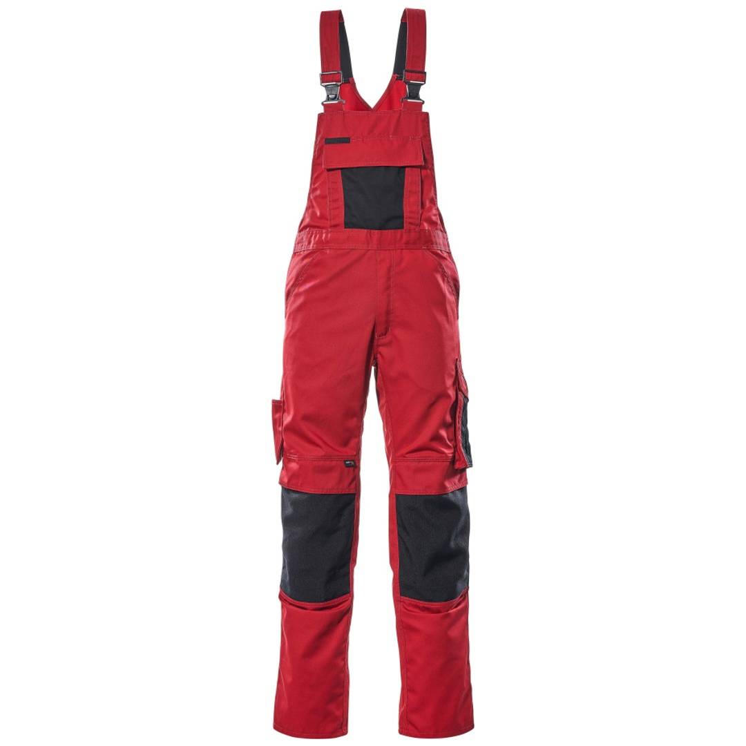 Rot-schwarze isolierte Latzschürze mit Schultergurten und mehreren Taschen, Vorderansicht auf weißem Hintergrund.