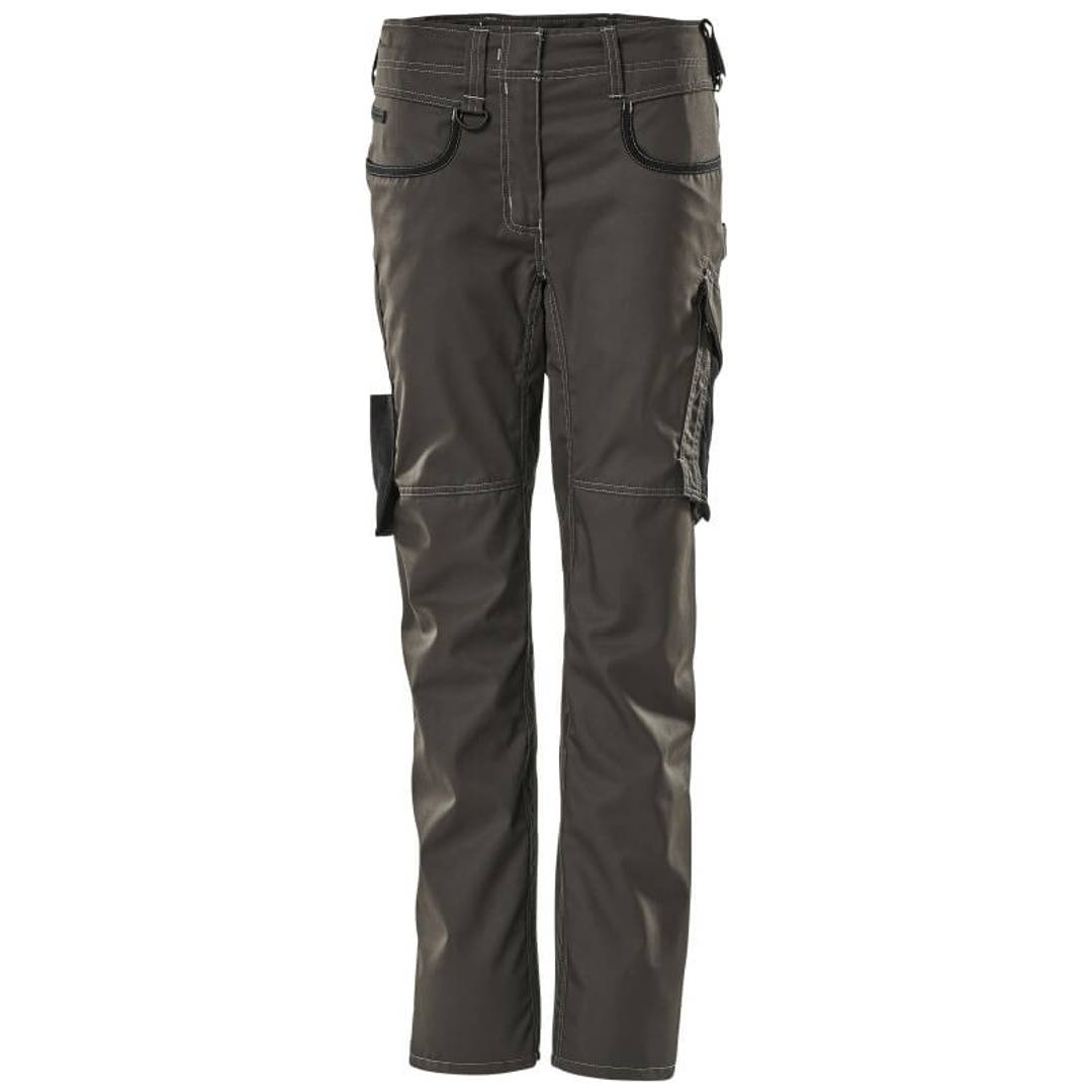 Dunkelgraue Cargohose in Vorderansicht auf weißem Hintergrund, mit Gürtelschlaufen, mehreren Taschen und verstärkten Nähten.