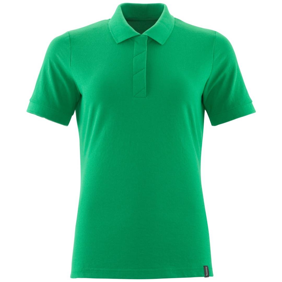 Grünes kurzärmeliges Poloshirt isoliert auf weißem Hintergrund.