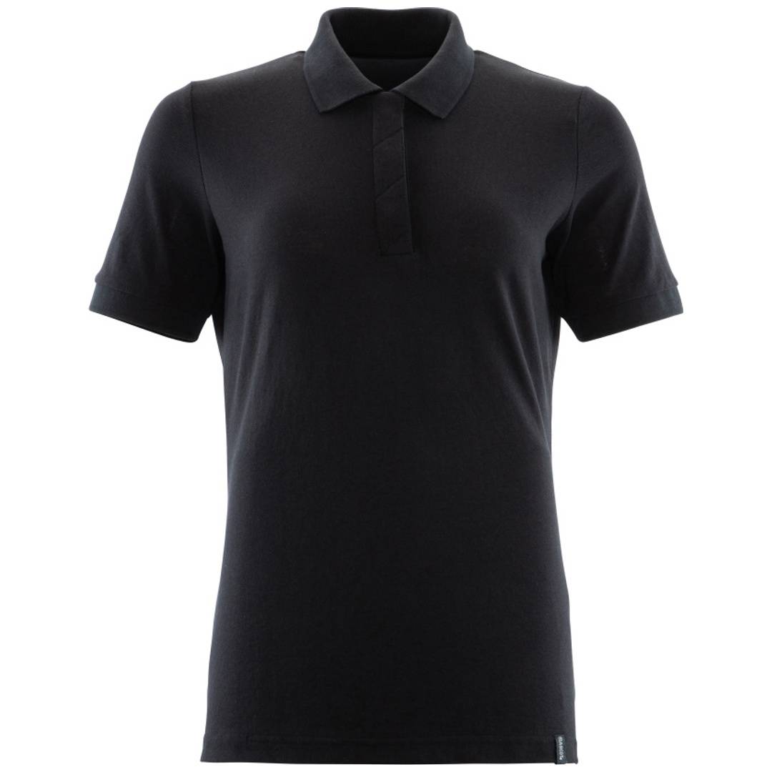 Schwarzes Poloshirt mit kurzen Ärmeln und Kragen, von vorne auf weißem Hintergrund gezeigt.