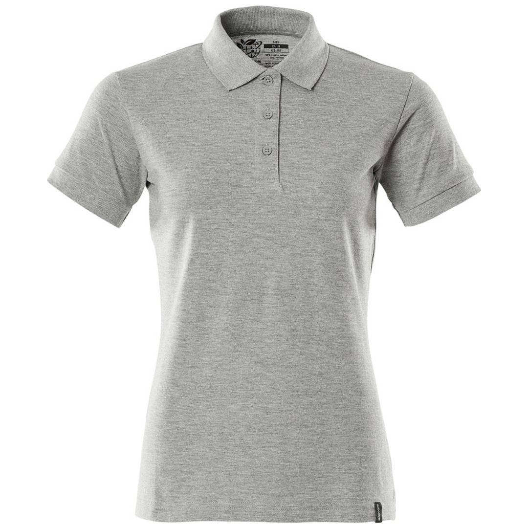 Hellgraues Poloshirt mit kurzen Ärmeln, Kragen und dreiflächiger Knopfleiste auf einfachem weißem Hintergrund.