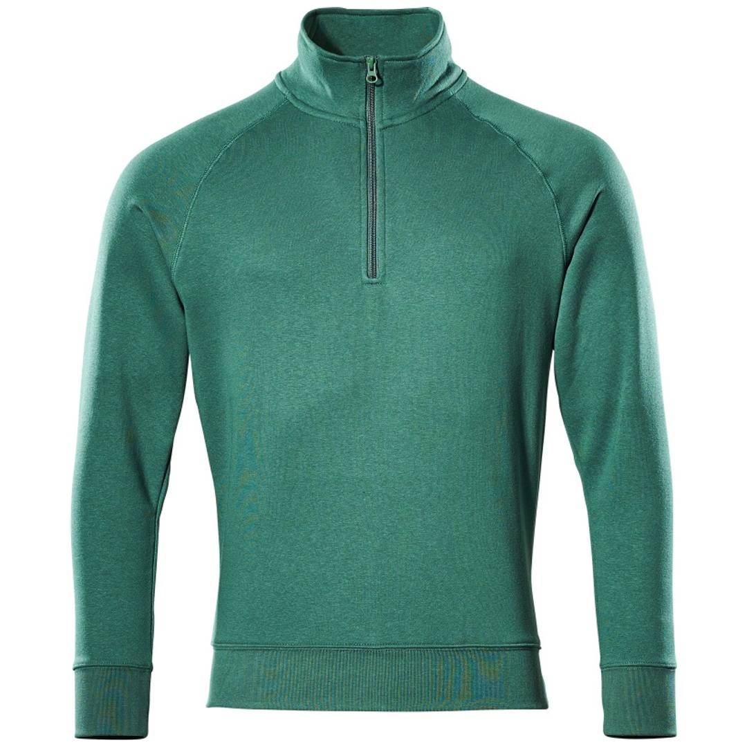 Grünes Langarm-Pullover-Shirt mit Viertel-Reißverschluss und hohem Kragen, auf weißem Hintergrund dargestellt.