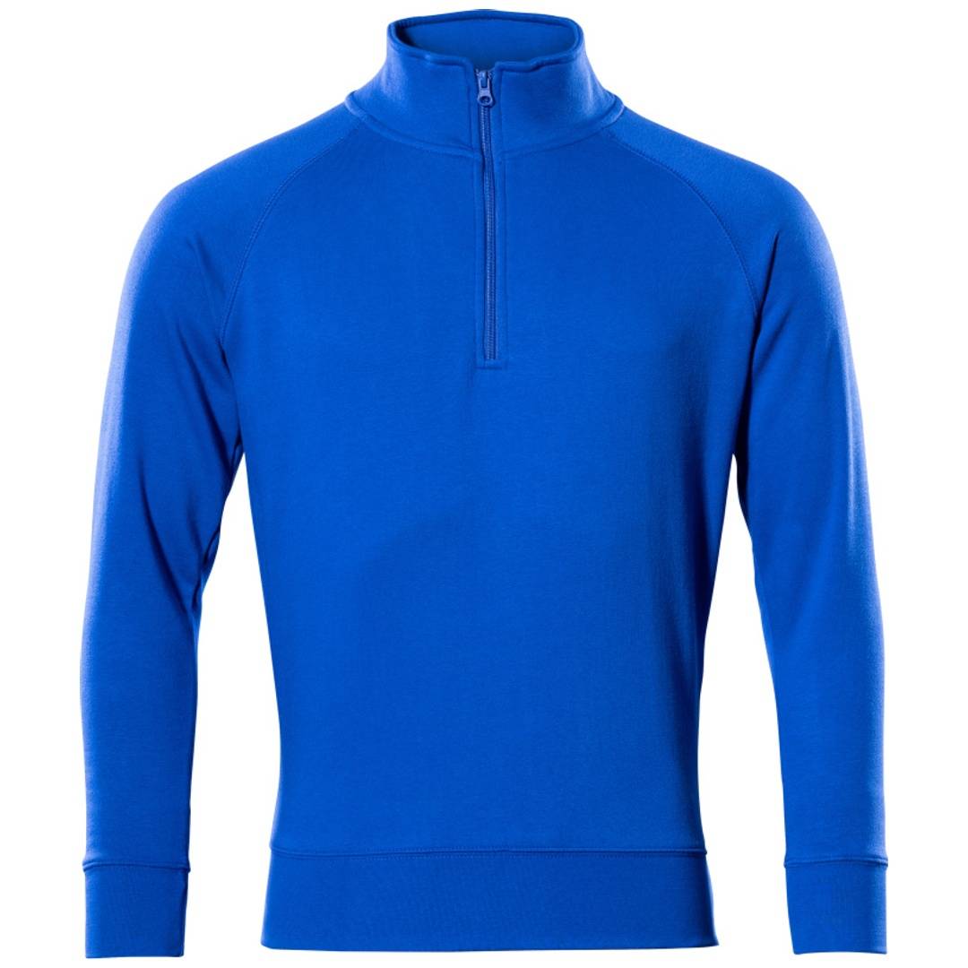 Blauer Pullover mit langen Ärmeln und Viertels-Reißverschluss, Vorderansicht auf weißem Hintergrund gezeigt.