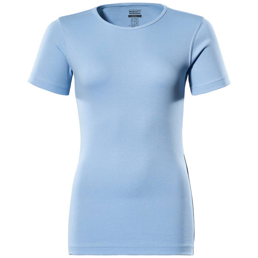 Hellblaues kurzärmeliges T-Shirt mit Rundhalsausschnitt, frontal auf weißem Hintergrund präsentiert.