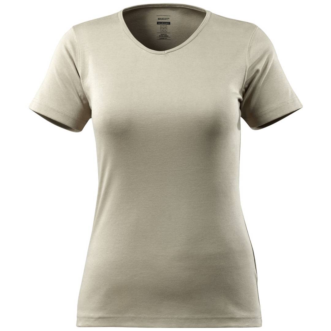 Hellbeiges V-Ausschnitt-T-Shirt mit Kurzarm, Vorderansicht auf weißem Hintergrund.