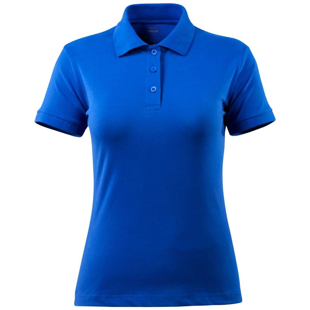 Blaues Kurzarm-Poloshirt auf weißem Hintergrund, Vorderansicht mit Kragen und dreiknöpfiger Knopfleiste.
