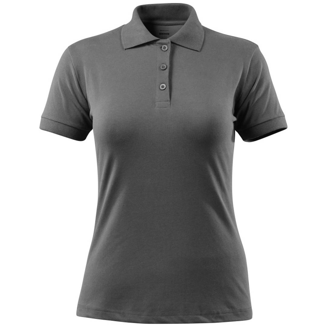 Graues Poloshirt mit kurzen Ärmeln und Plakette mit drei Knöpfen, von vorne auf einfachem weißen Hintergrund gezeigt.