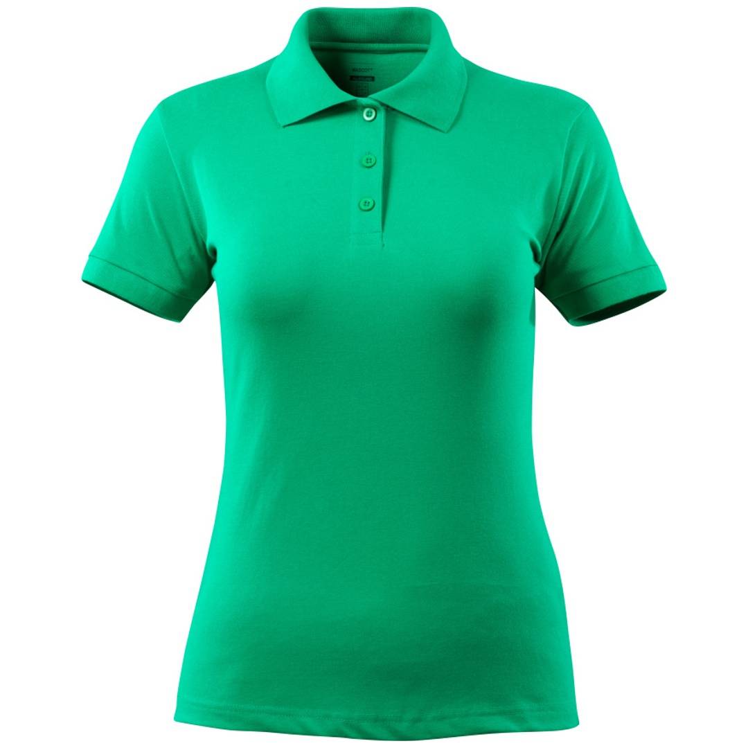 Grünes Poloshirt mit kurzen Ärmeln, Kragen und dreigeteilter Knopfleiste, Vorderansicht auf weißem Hintergrund.