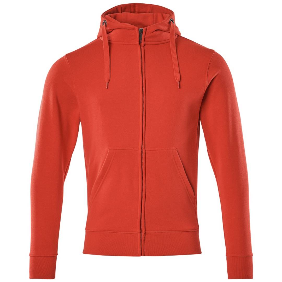 Roter Kapuzenpullover mit Reißverschluss und Vordertaschen, frontal auf weißem Hintergrund dargestellt.
