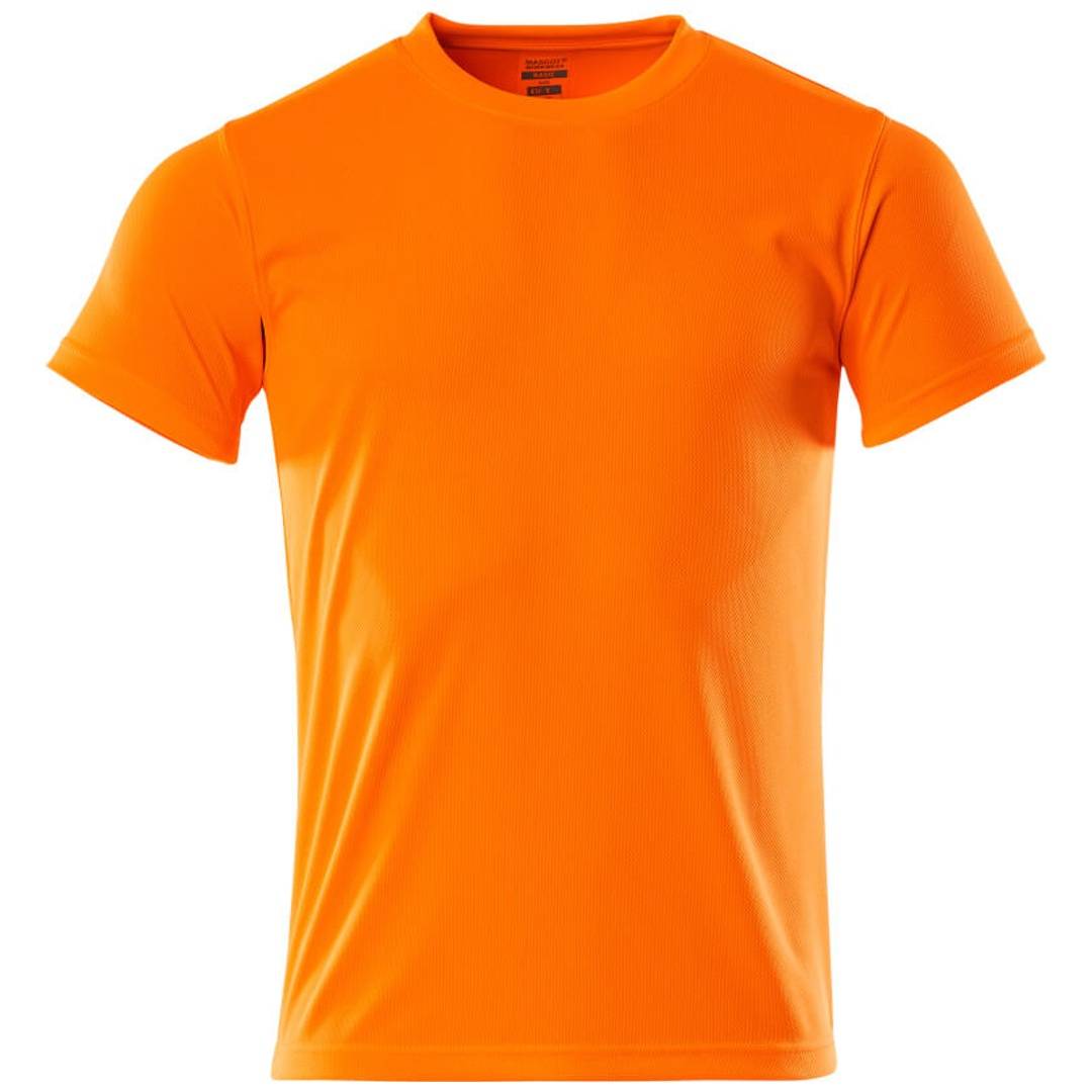Einfaches, leuchtend orangefarbenes T-Shirt mit Kurzarm auf weißem Hintergrund.
