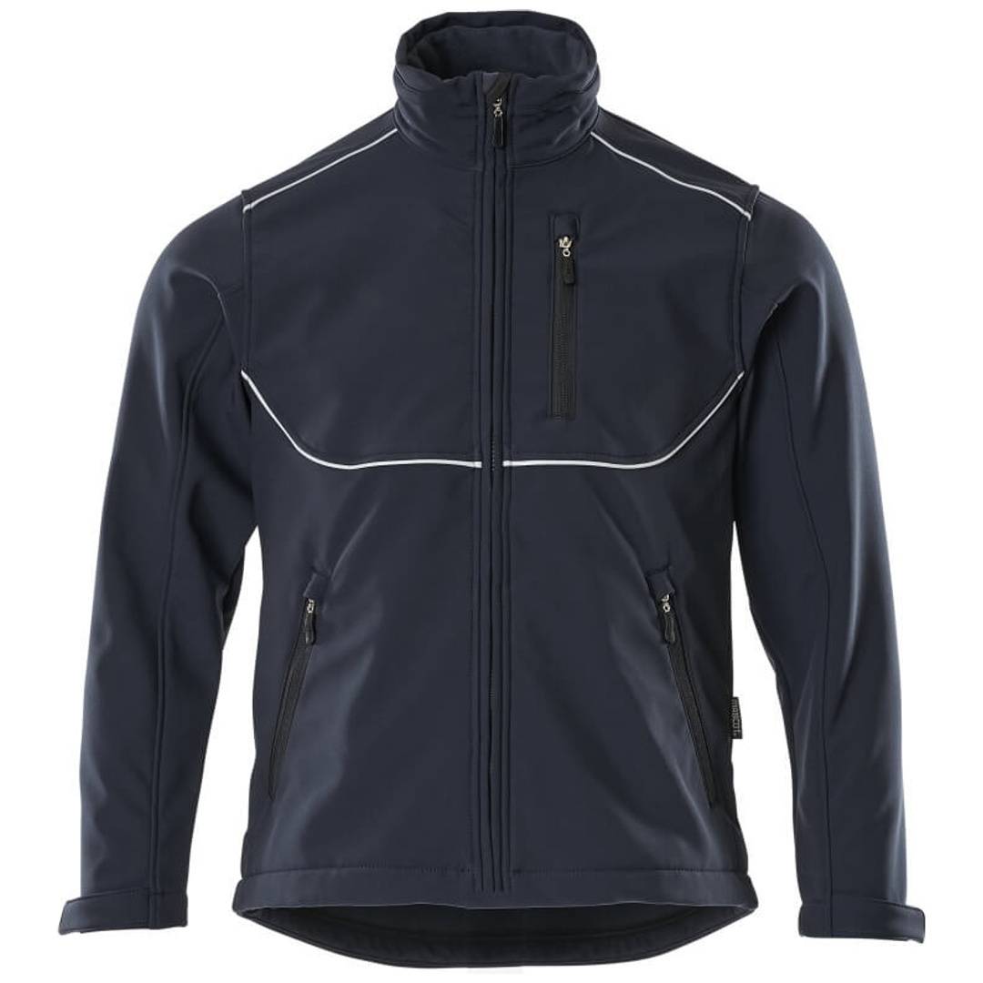 Marineblue Softshell-Jacke mit Reißverschluss, hohem Kragen, Brust- und Seitentaschen sowie reflektierenden Paspeldetails.