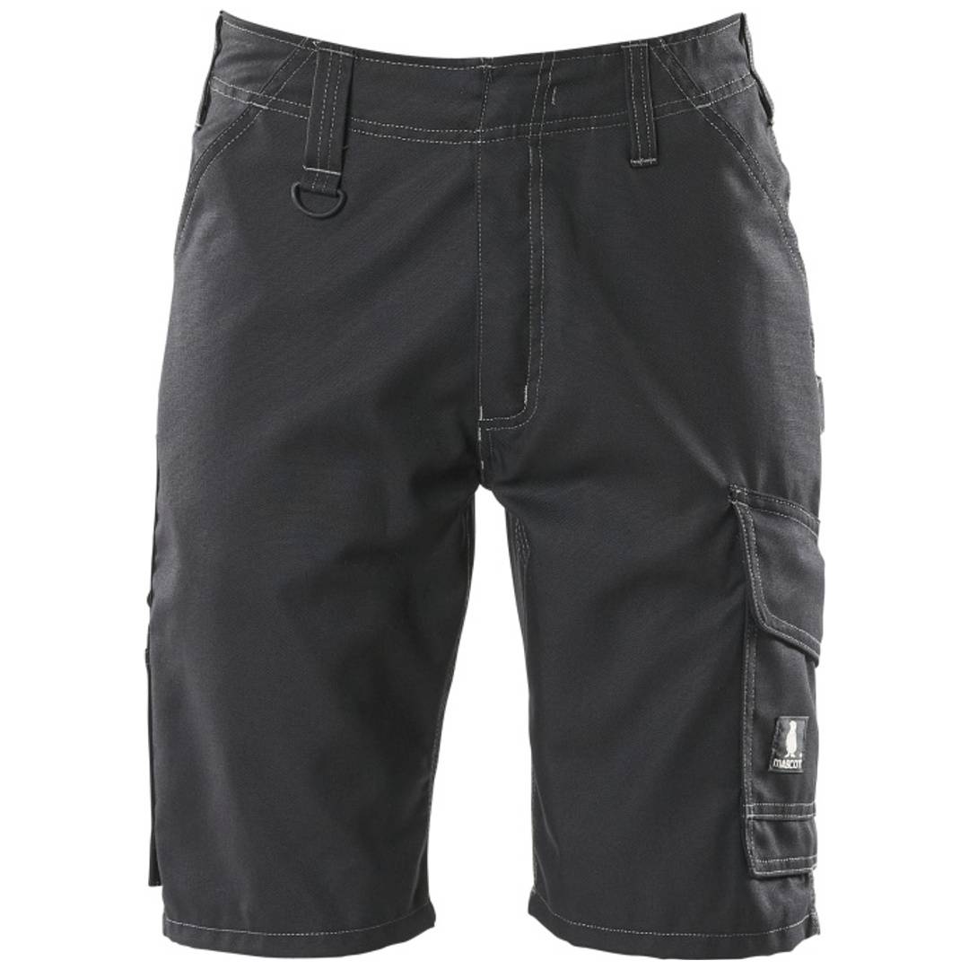 Schwarze Cargo-Arbeitshorts mit mehreren Taschen und verstärkten Nähten, Frontansicht auf weißem Hintergrund.