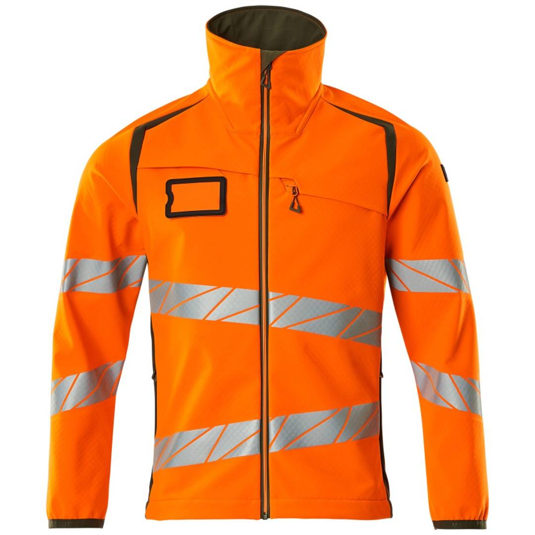 Orange Sicherheitsjacke mit Reißverschluss und reflektierenden silbernen Streifen sowie schwarzem Saum, Vorderansicht auf weißem Hintergrund.