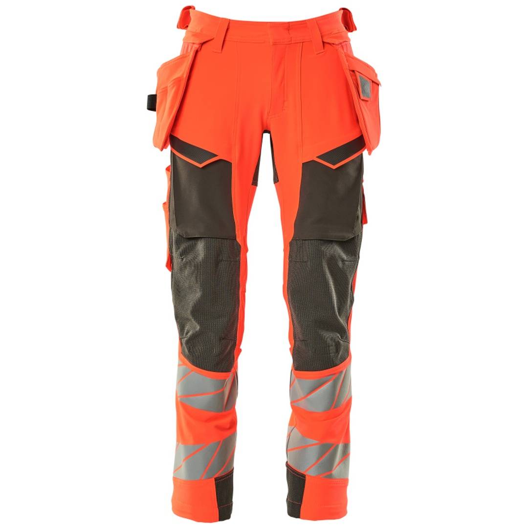 Hochsichtbare orange-schwarze Arbeitshose mit verstärkten Knien und reflektierenden Unterschenkelstreifen, Vorderansicht auf weißem Hintergrund.