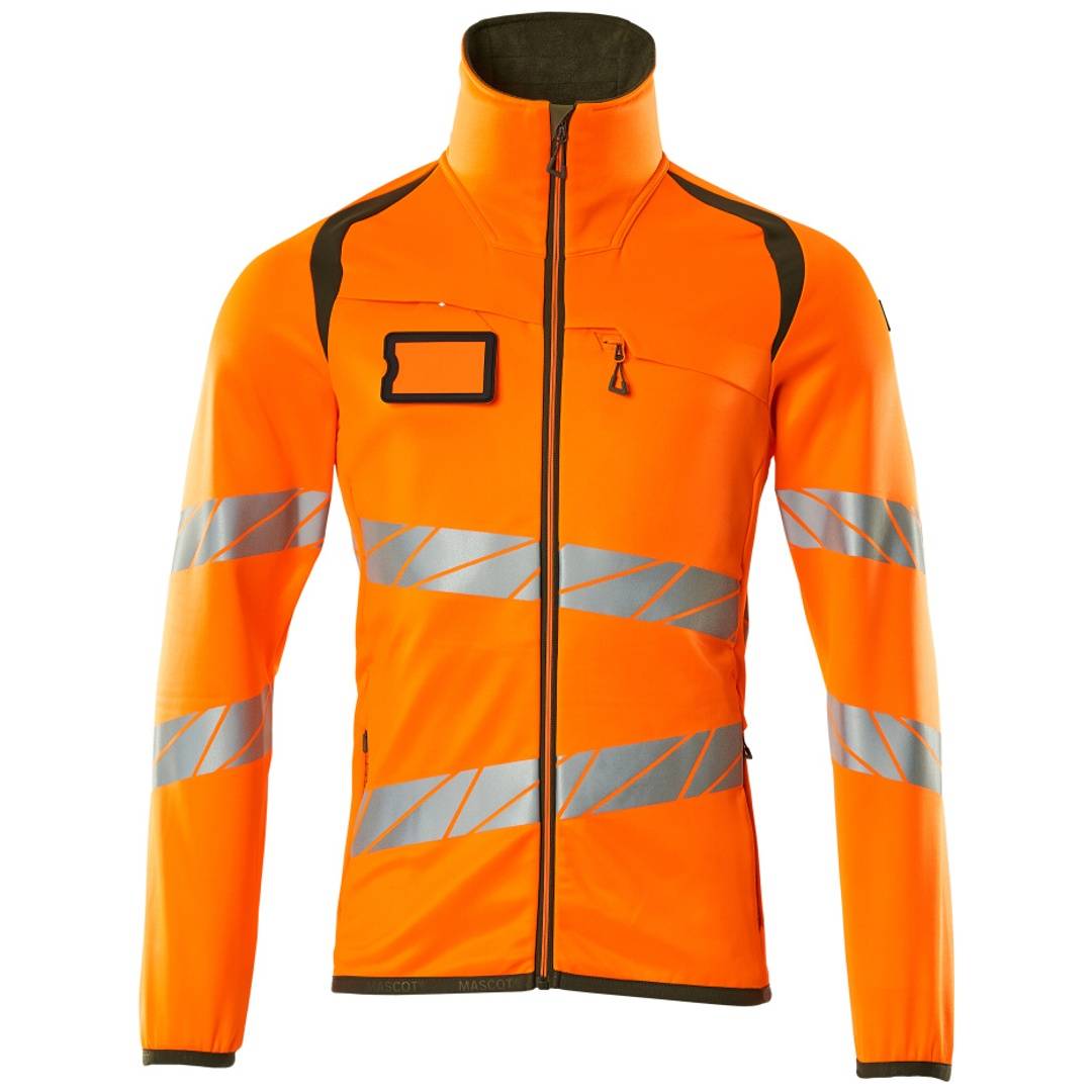 Leuchtend orangefarbene Sicherheitsjacke mit Reißverschluss, reflektierende silberfarbene Streifen und schwarze Abkantung, Vorderansicht auf einfachem weißem Hintergrund.