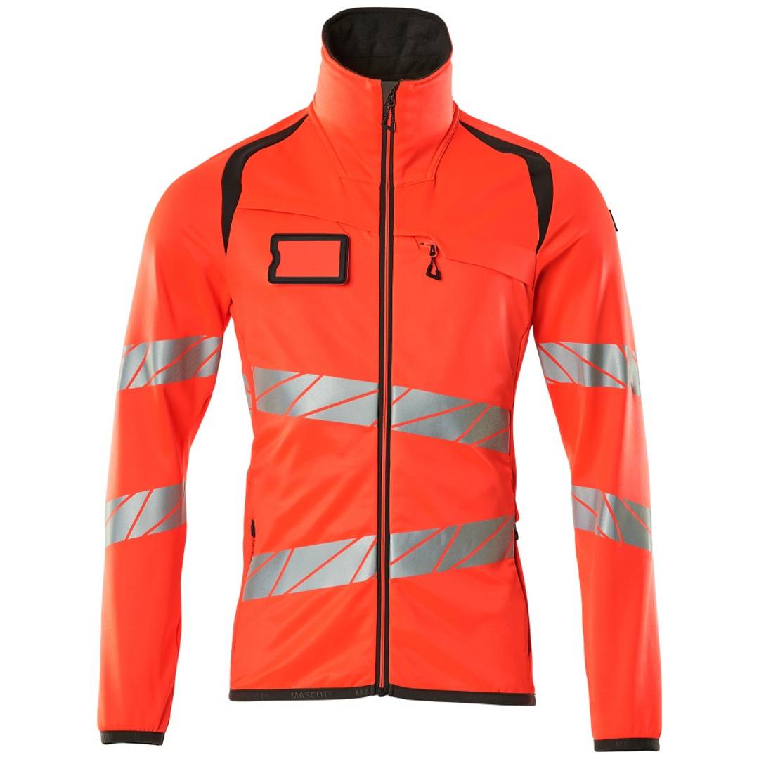 Hochsichtbare orange Reißverschluss-Jacke mit reflektierenden silbernen Streifen und schwarzen Kanten, Vorderansicht auf weißem Hintergrund.