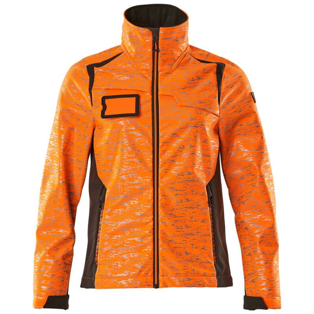 Leuchtend orangene Jacke mit Reißverschluss und schwarzen Seitenpaneelen und Besätzen, Vorderansicht auf weißem Hintergrund.