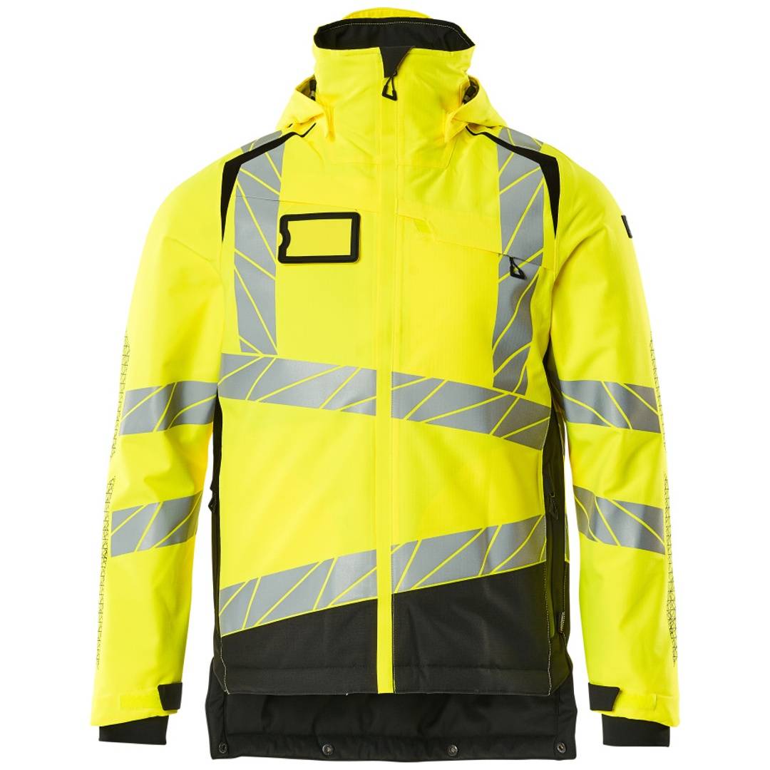 Hochsichtbare gelbe wasserdichte Jacke mit reflektierenden grauen Streifen, schwarzem Besatz und Kapuze, shown Vorderansicht auf weißem Hintergrund.