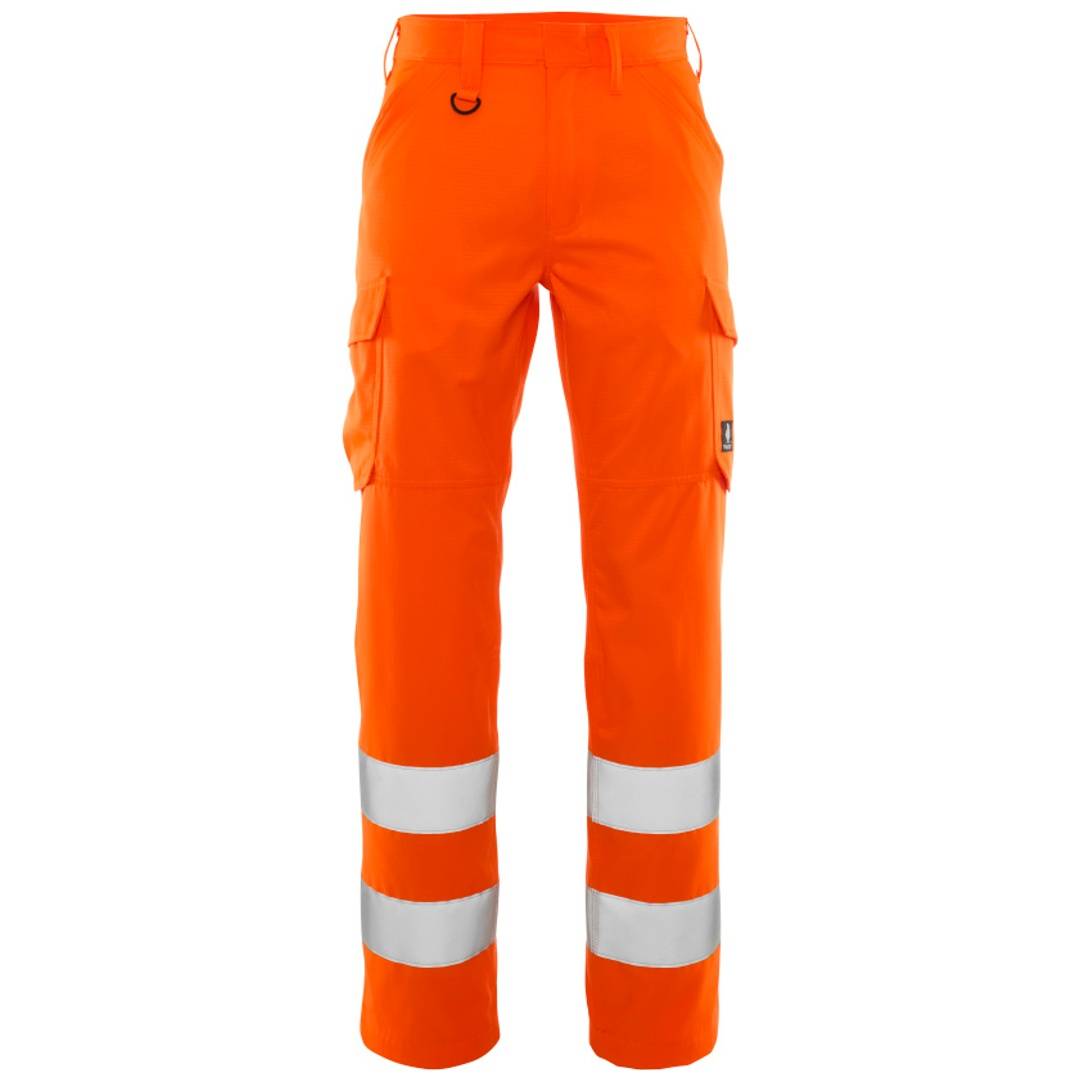 Leuchtend orange Cargo-Arbeitshosen mit hoher Sichtbarkeit und reflektierenden silbernen Bändern um beide Unterschenkel.