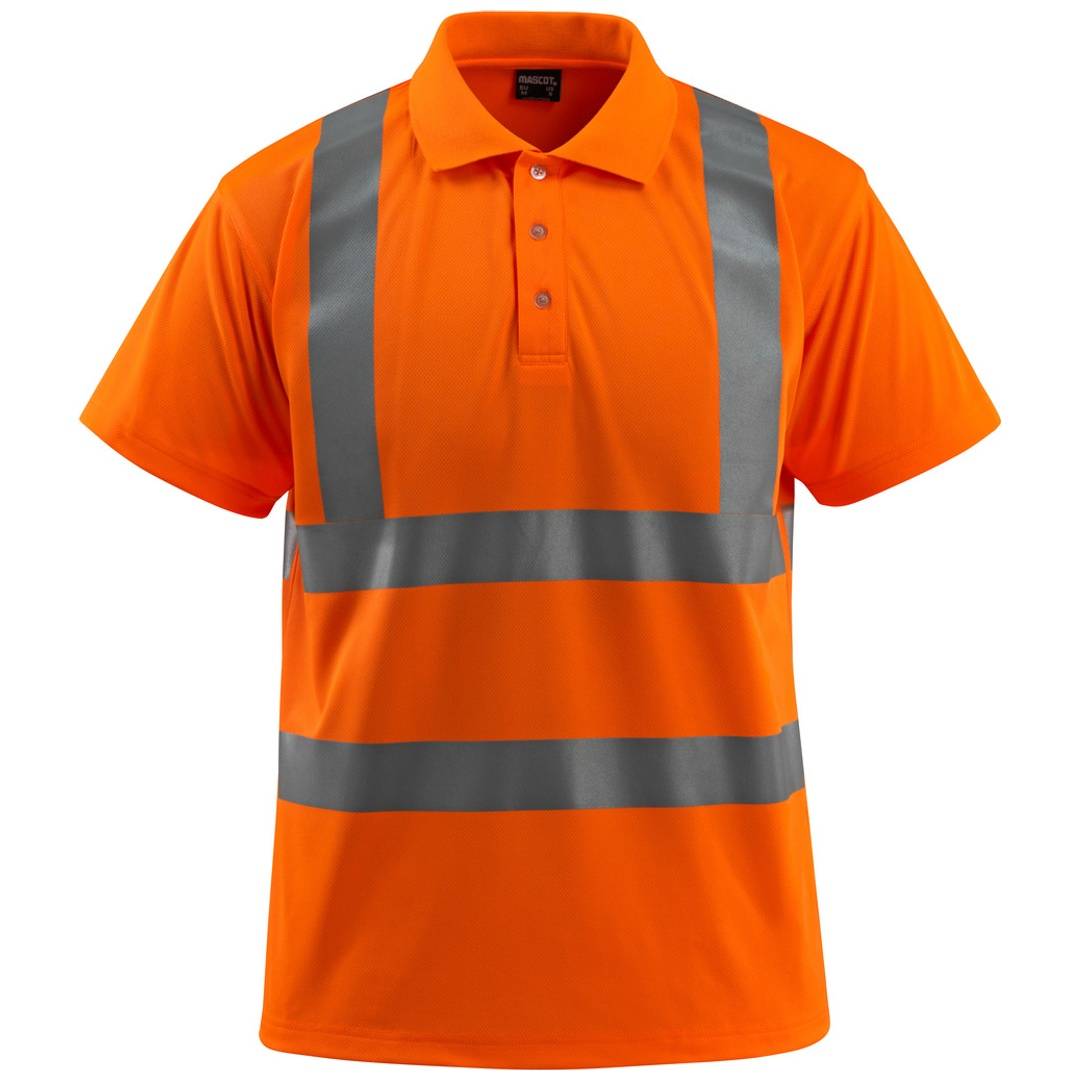 Oranges Poloshirt mit hoher Sichtbarkeit und reflektierenden grauen Sicherheitsstreifen auf weißem Hintergrund.